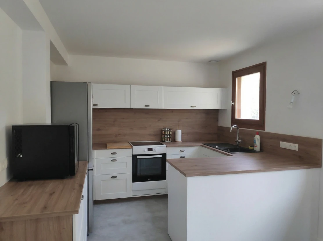 R&eacute;novation compl&egrave;te d'un appartement ancien montrant la transformation avant/apr&egrave;s