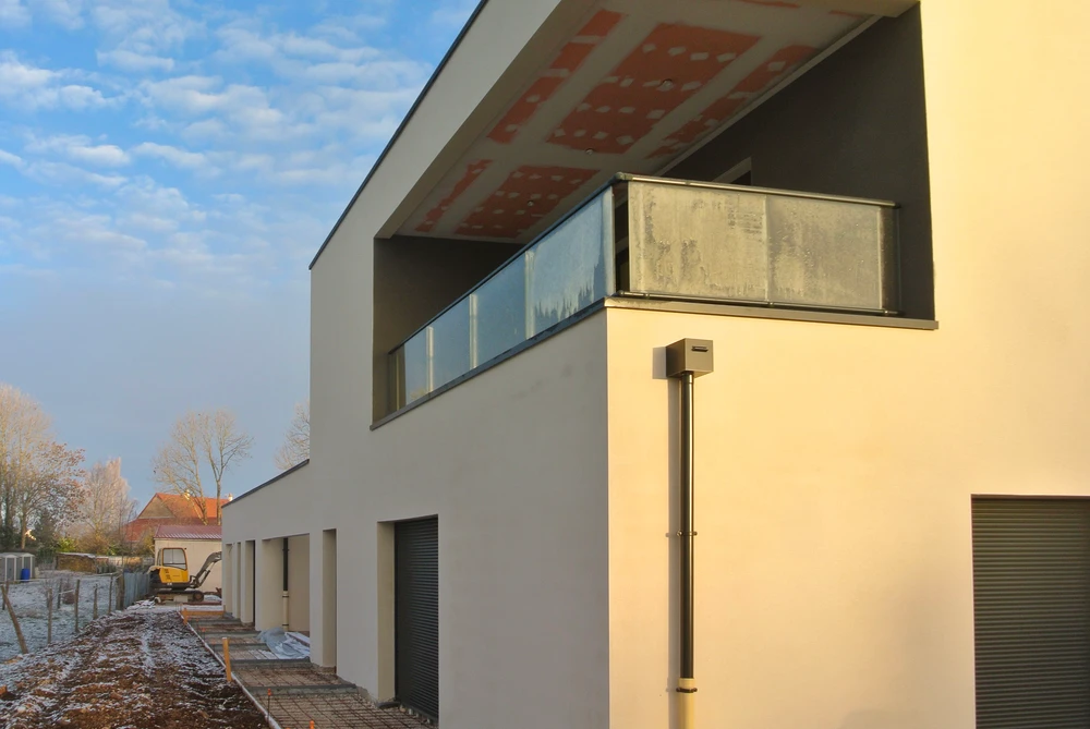 Cuisine moderne en L, vide et neuve